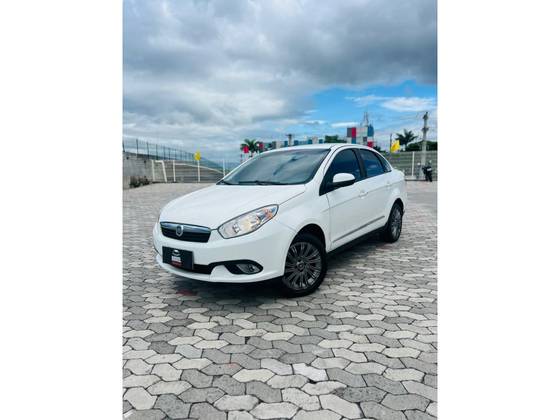 FIAT GRAND SIENA 1.6 MPI ESSENCE 16V FLEX 4P MANUAL FIAT GRAND SIENA 1.6 MPI ESSENCE 16V FLEX 4P MANUAL